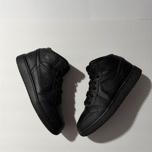 Air Jordan 1 Mid Black GS Size 6.5y